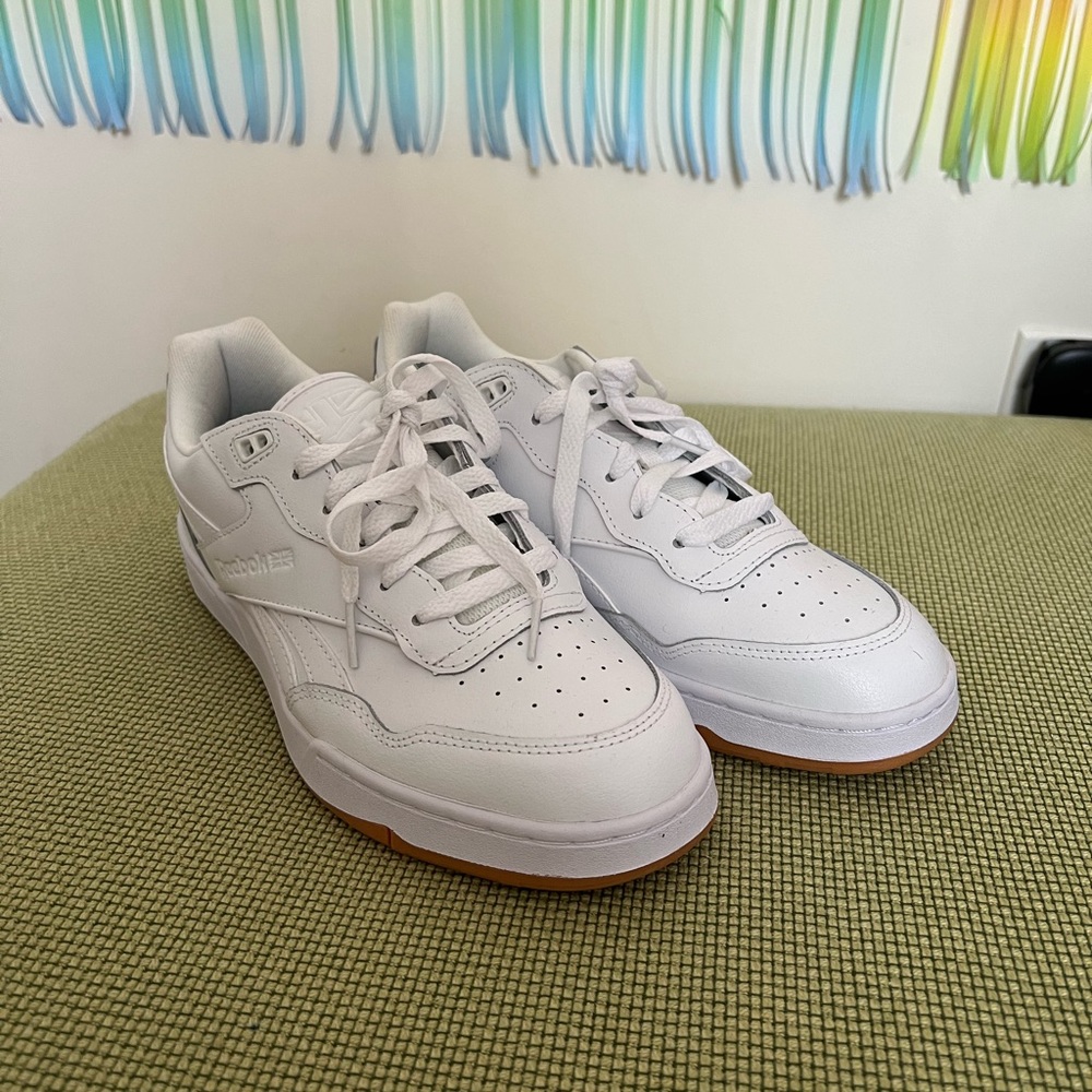 Brand new Reebok BB 4000 II unisex sneakers in white - US 8 (men’s) Women’s 9.5